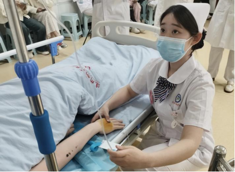 现代护理学院成功举办5·12系列活动——护理专业技能竞赛决赛